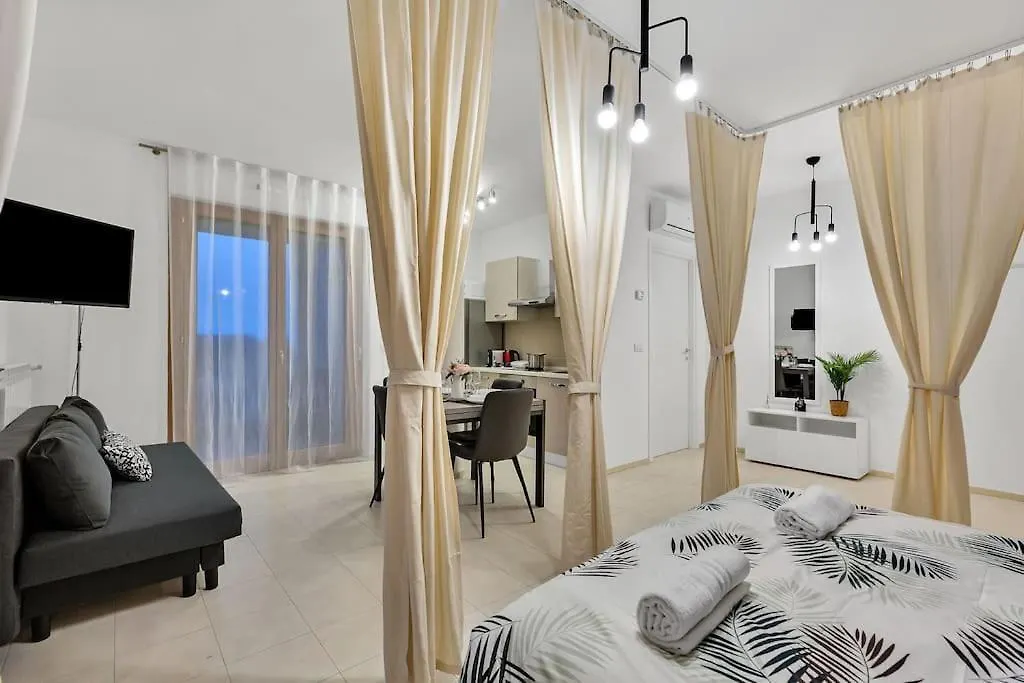 Private Parking-Terrace10 Min To Linate Airport Apartment Milan 0*,  Italy