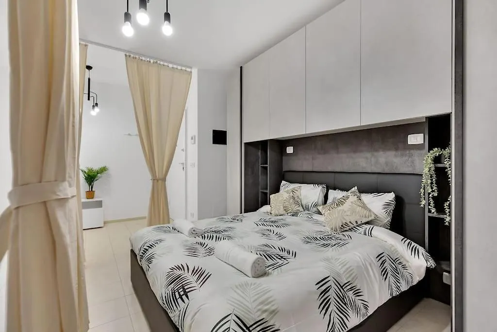 Private Parking-Terrace10 Min To Linate Airport Lägenhet Milano