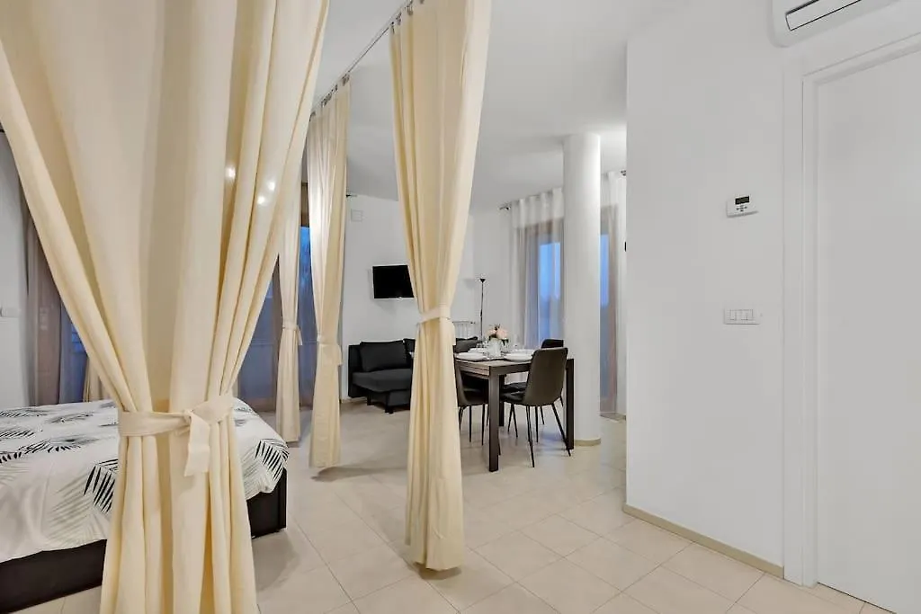 Private Parking-Terrace10 Min To Linate Airport Lägenhet Milano Italien